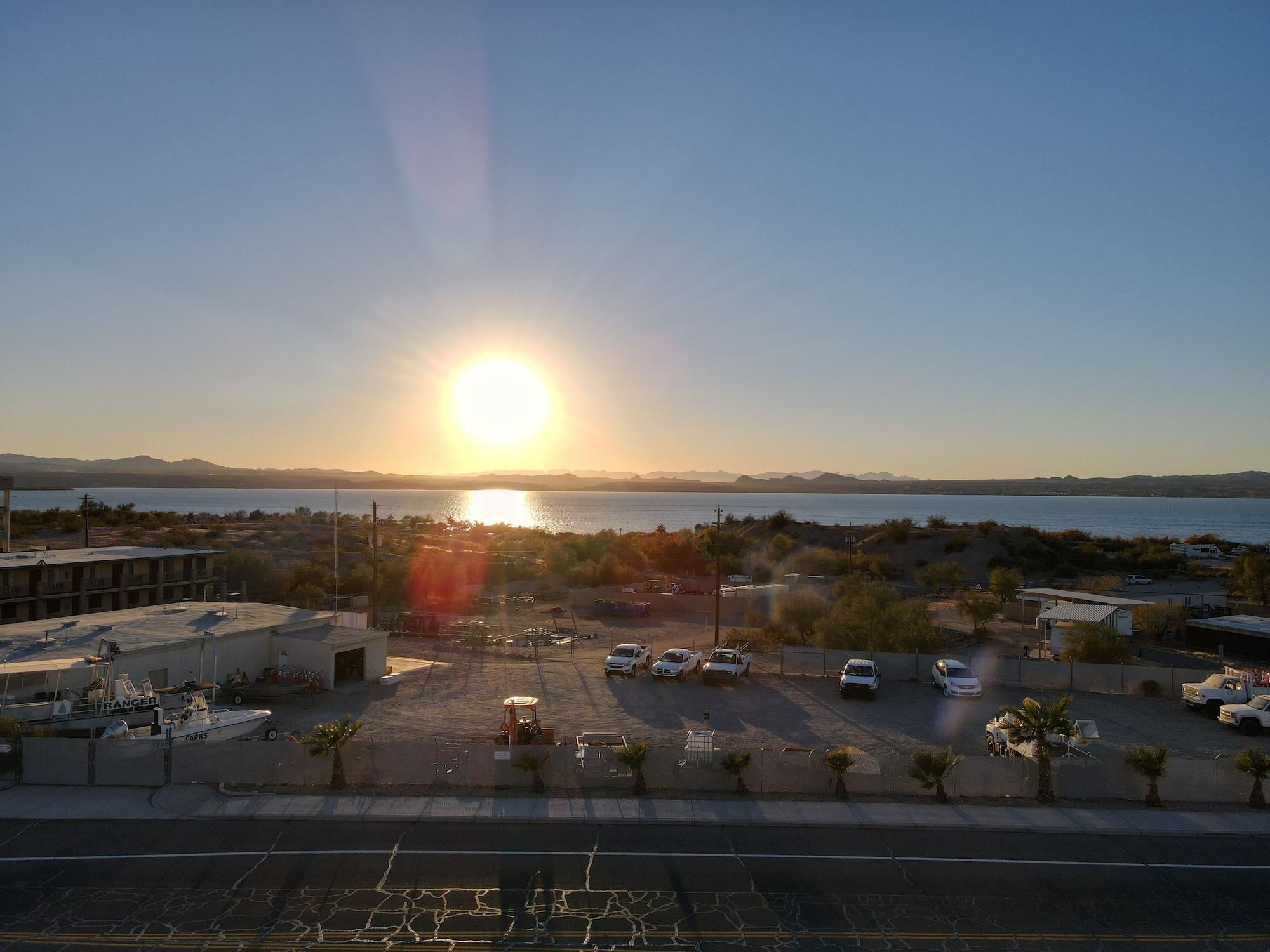 Travelodge By Wyndham Lake Havasu Lake Havasu City Exterior photo